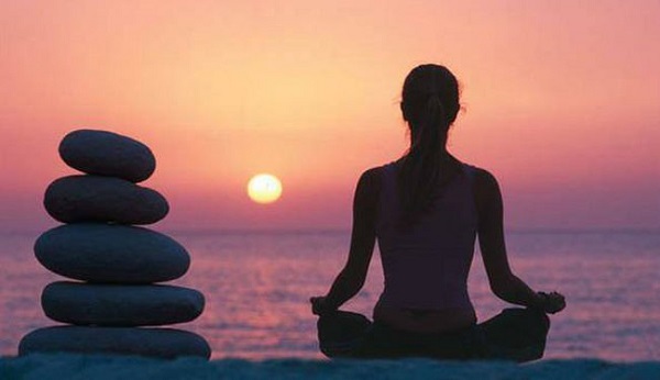 Thiền Mantra là gì? 10 Thần Chú Yoga Thần Chú Để Thực Hành Tại Nhà